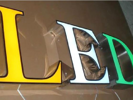 梓潼介绍LED招牌的基础知识。